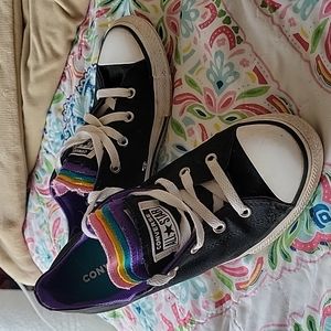 Big kids unisex Converse Chuck Taylors sz3